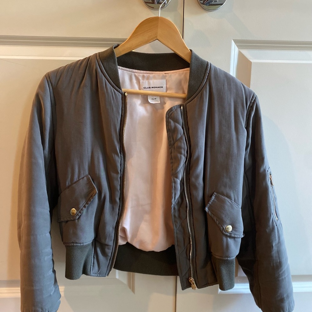 Club Monaco women’s bomber jacket. Size XS and like new condition.